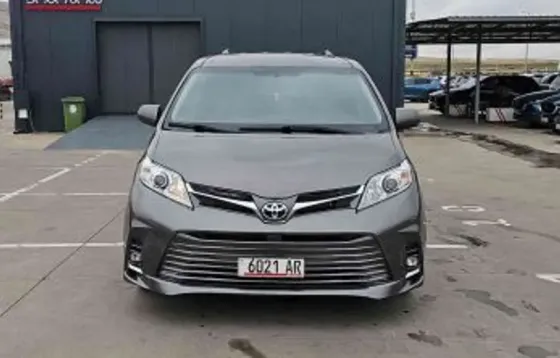 Toyota Sienna 2016 თბილისი