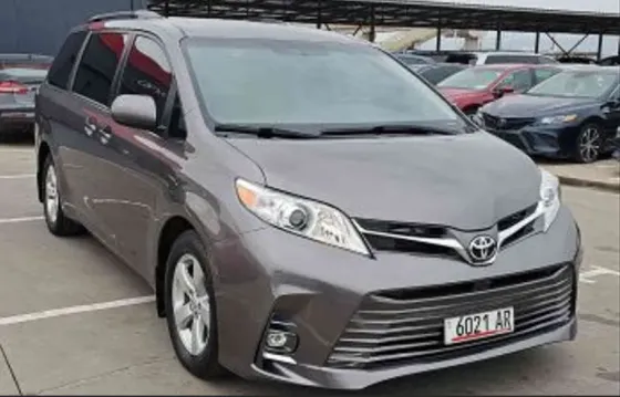 Toyota Sienna 2016 თბილისი