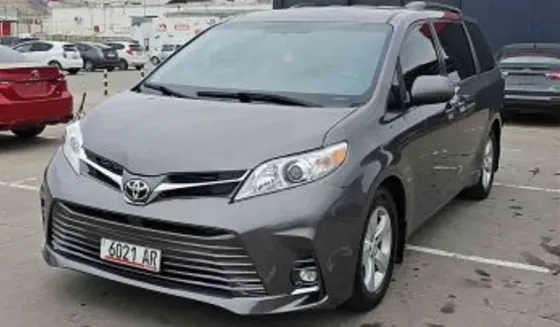 Toyota Sienna 2016 თბილისი