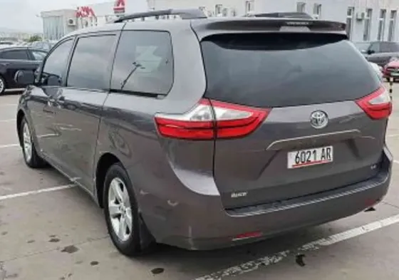 Toyota Sienna 2016 თბილისი