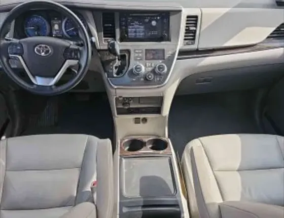 Toyota Sienna 2015 თბილისი