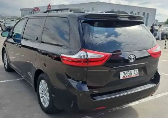 Toyota Sienna 2015 თბილისი