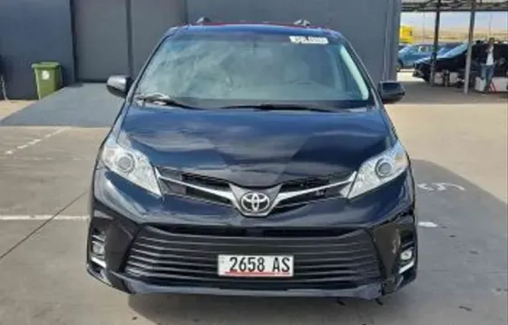 Toyota Sienna 2015 თბილისი