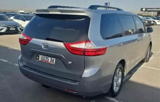 Toyota Sienna 2017 თბილისი