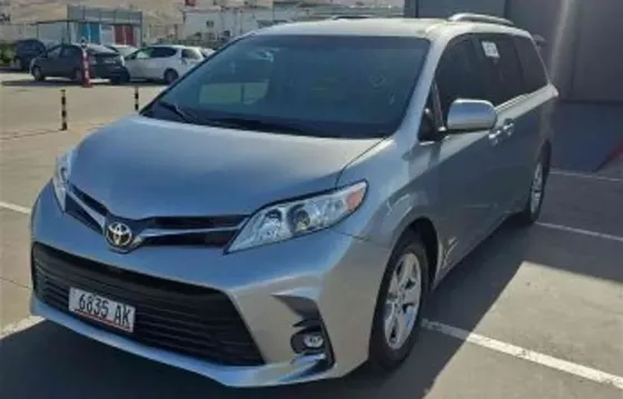 Toyota Sienna 2017 თბილისი