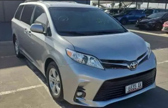 Toyota Sienna 2017 თბილისი