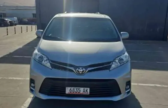 Toyota Sienna 2017 თბილისი