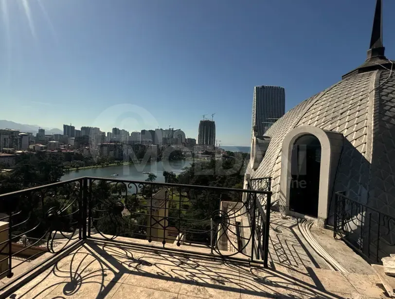 Продам 3-комн. квартиру 360м² 10/11 эт. Батуми - изображение 1