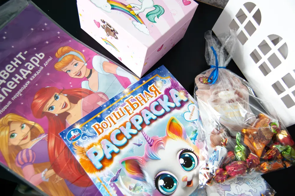 Სასაჩუქრე ნაკრები "Unicorn" მუსიკალური ყუთი საავენ კალენდარი ტატუების საღებარი გვერდებით Тбилиси - изображение 2