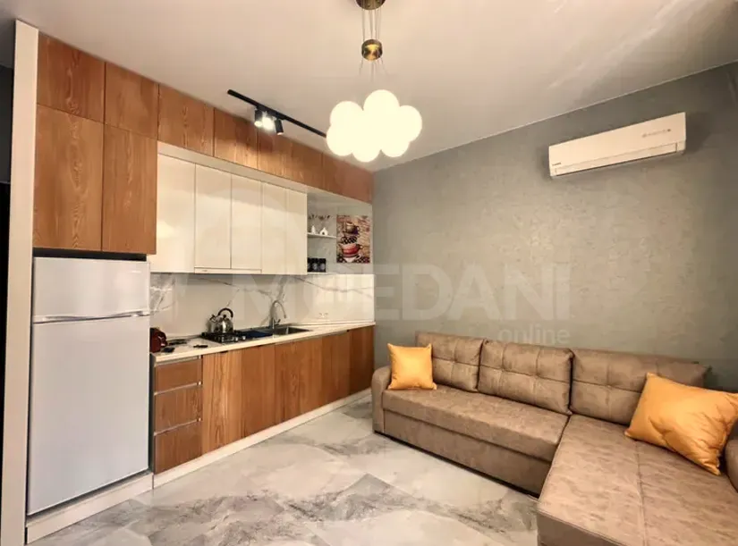 Сдам 2-комн. квартиру 40м² 1/3 эт. Батуми - изображение 1