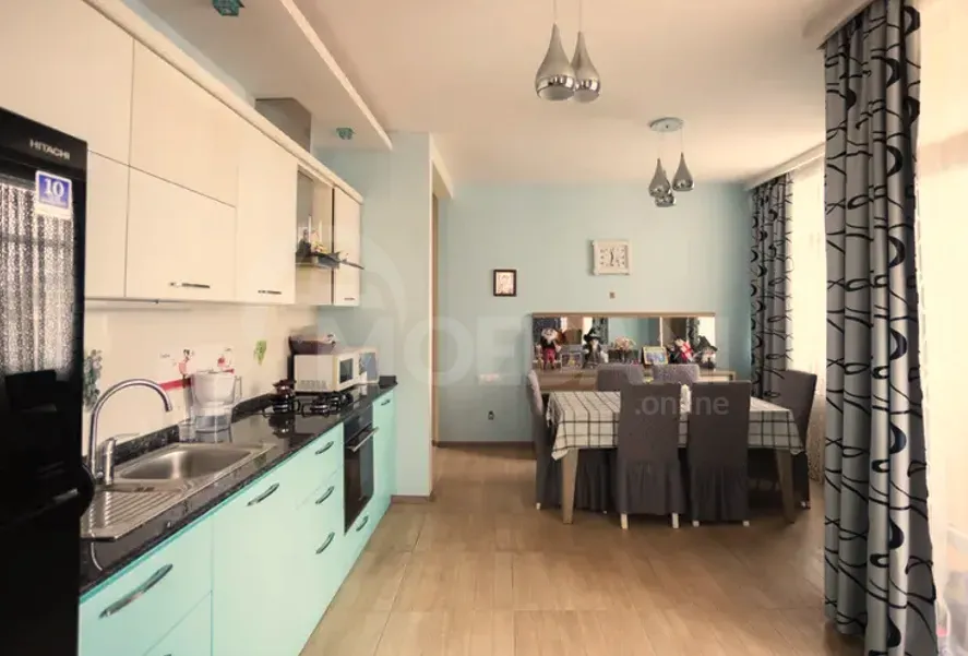 იყიდება 4 ოთახიანი ბინას 113მ² 8/10 სართ ბათუმი - photo 1