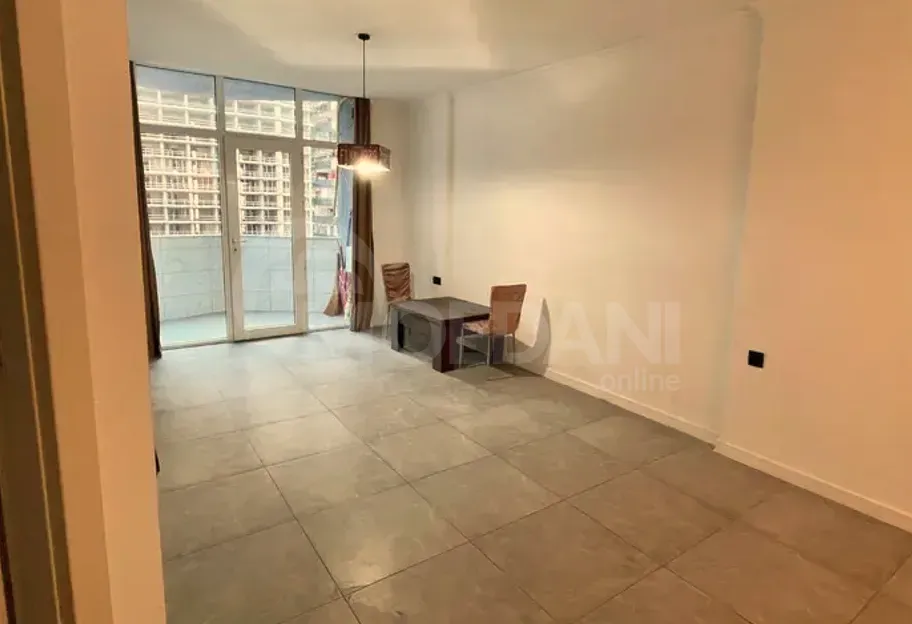 იყიდება 3 ოთახიანი ბინას 53მ² 13/24 სართ ბათუმი - photo 2