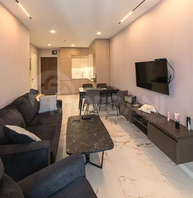 Продам 3-комн. квартиру 61.8м² 39/40 эт. Батуми - изображение 1