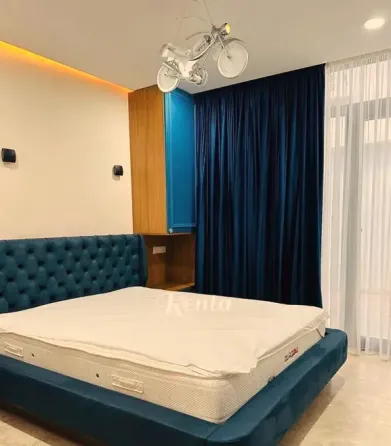 ქირავდება 5 ოთახიანი ბინა 270მ² 4/6 სართ თბილისი