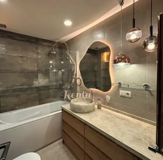 ქირავდება 5 ოთახიანი ბინა 270მ² 4/6 სართ თბილისი