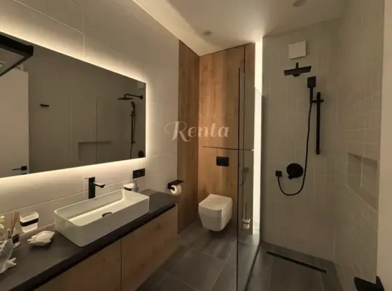 Apartments For Rent three-room 90м² 1/5 floor Tbilisi