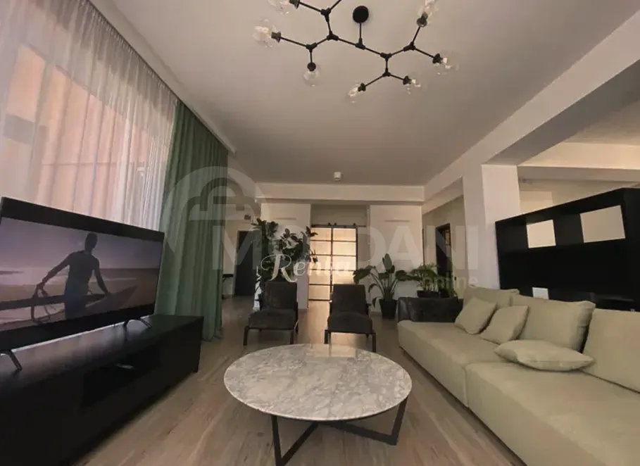 ქირავდება 7+ ოთახიანი ბინა 250მ² 2/2 სართ თბილისი - photo 1