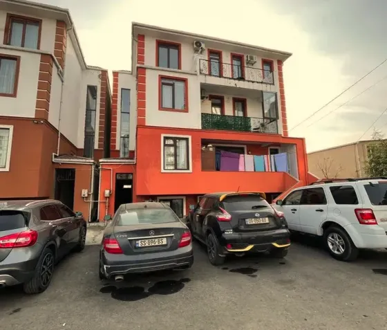 იყიდება 3 ოთახიანი ბინას $58 500  თბილისში  59მ² 1/3 სართ Тбилиси