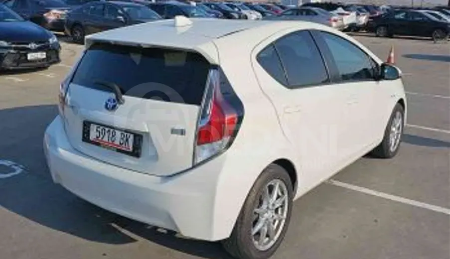 Toyota Prius C 1.5L 2015 Тбилиси - изображение 3