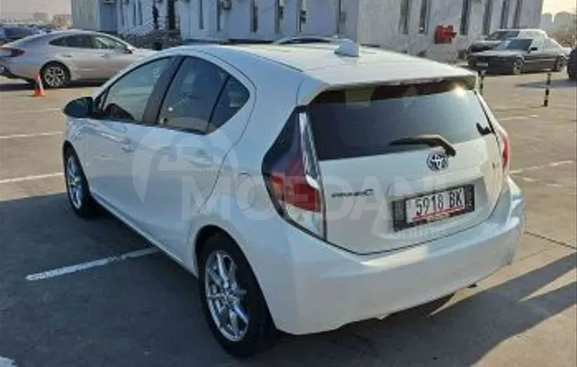 Toyota Prius C 1.5L 2015 Тбилиси - изображение 5