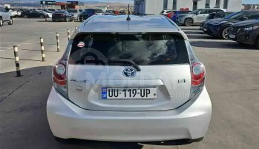 Toyota Prius C 1.5L 2014 Тбилиси - изображение 5