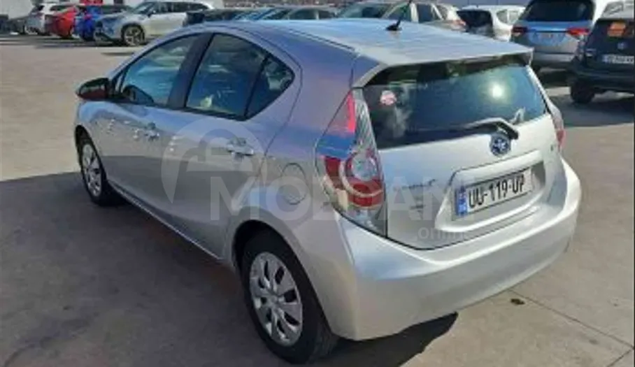 Toyota Prius C 1.5L 2014 Тбилиси - изображение 6
