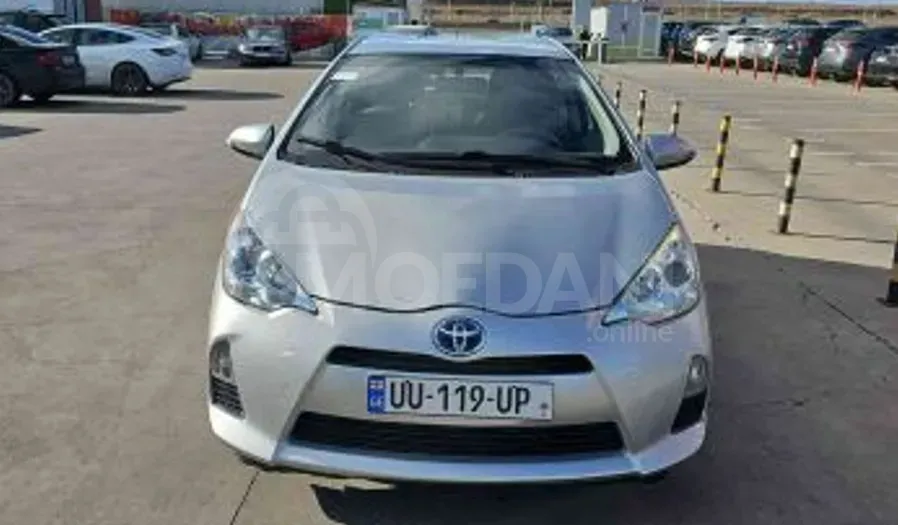 Toyota Prius C 1.5L 2014 Тбилиси - изображение 1
