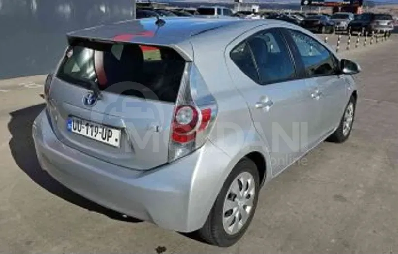 Toyota Prius C 1.5L 2014 Тбилиси - изображение 4