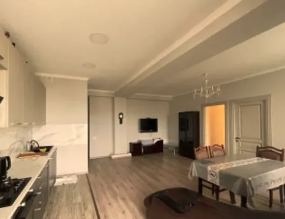 ქირავდება 5 ოთახიანი ბინა 120მ² 13/22 სართ თბილისი