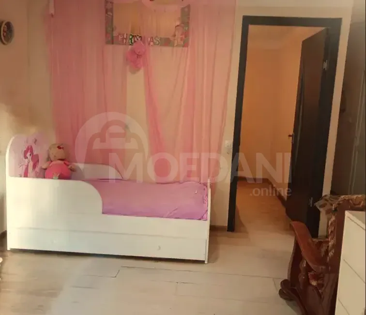 იყიდება 2 ოთახიანი ბინას 42მ² 1/5 სართ თბილისი - photo 2