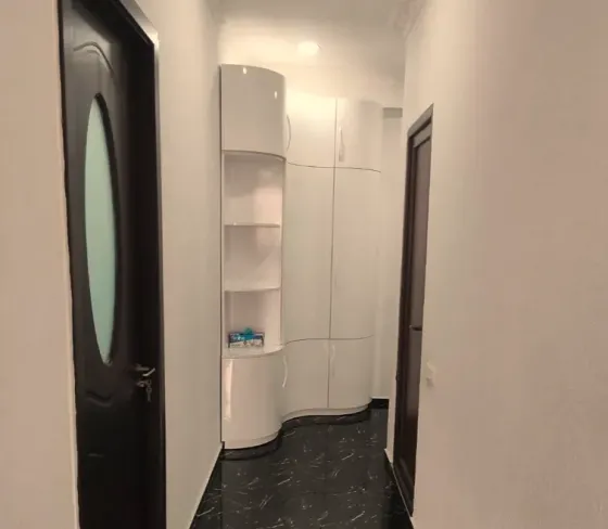 ქირავდება 2 ოთახიანი ბინა 70მ² 8/11 სართ თბილისი