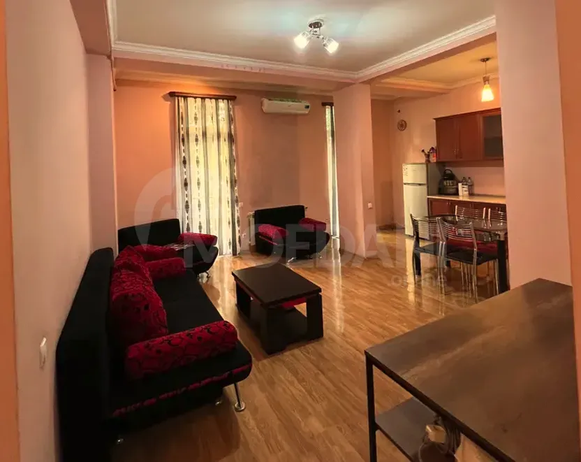 ქირავდება 2 ოთახიანი ბინა 60მ² 2/8 სართ თბილისი - photo 1