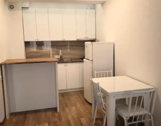 ქირავდება 2 ოთახიანი ბინა 48მ² 4/7 სართ თბილისი