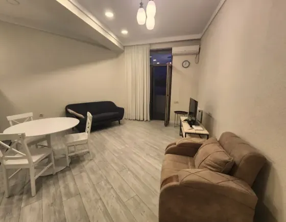 ქირავდება 2 ოთახიანი ბინა 55მ² 4/16 სართ თბილისი