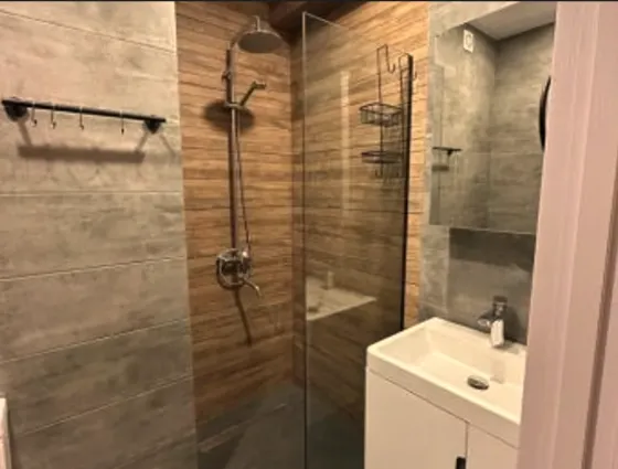 ქირავდება 2 ოთახიანი ბინა 60მ² 7/17 სართ თბილისი