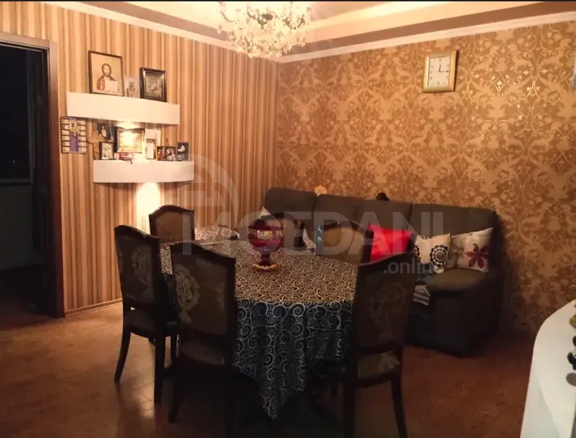 იყიდება 3 ოთახიანი ბინას 46მ² 8/10 სართ თბილისი - photo 1