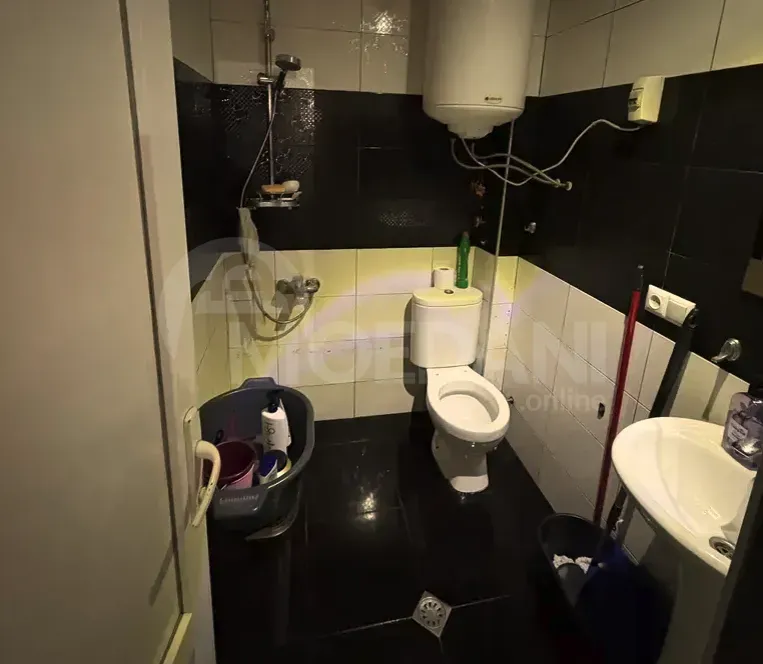 იყიდება 4 ოთახიანი ბინას 70მ² 3/5 სართ თბილისი - photo 2