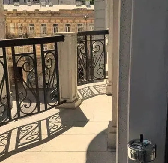 ქირავდება 2 ოთახიანი ბინა 75მ² 6/12 სართ თბილისი