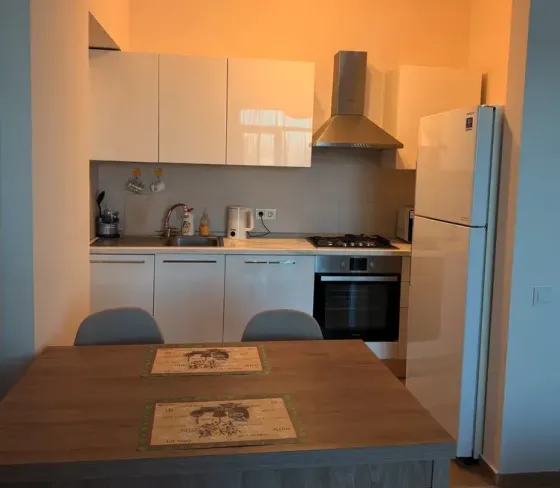 ქირავდება 2 ოთახიანი ბინა 60მ² 8/16 სართ თბილისი