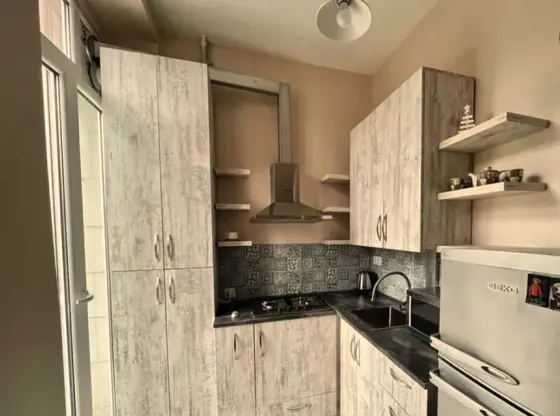 ქირავდება 2 ოთახიანი ბინა 55მ² 3/5 სართ თბილისი