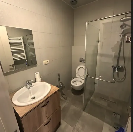 ქირავდება 2 ოთახიანი ბინა 50მ² 12/12 სართ თბილისი