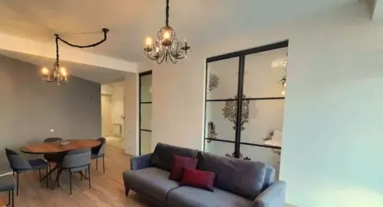 ქირავდება 2 ოთახიანი ბინა 72მ² 5/9 სართ თბილისი