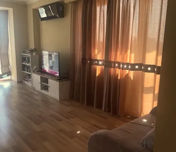 ქირავდება 2 ოთახიანი ბინა 90მ² 14/17 სართ თბილისი