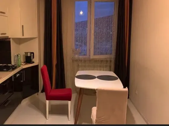 ქირავდება 2 ოთახიანი ბინა 90მ² 14/17 სართ თბილისი