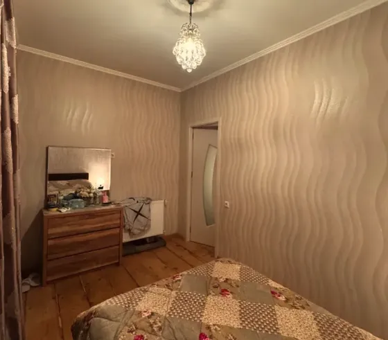 ქირავდება 2 ოთახიანი ბინა 40მ² 1/2 სართ თბილისი