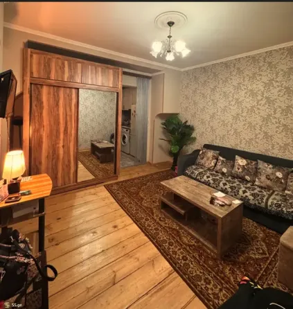 ქირავდება 2 ოთახიანი ბინა 40მ² 1/2 სართ თბილისი