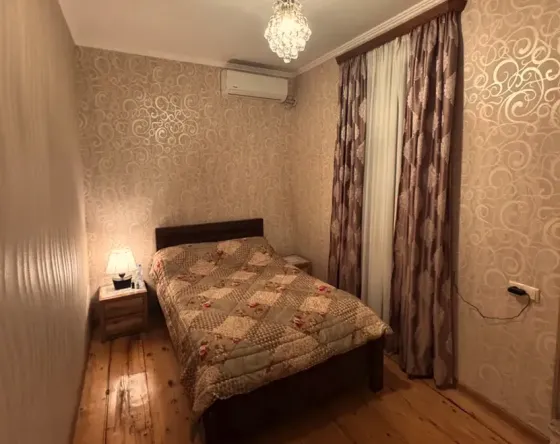 ქირავდება 2 ოთახიანი ბინა 40მ² 1/2 სართ თბილისი