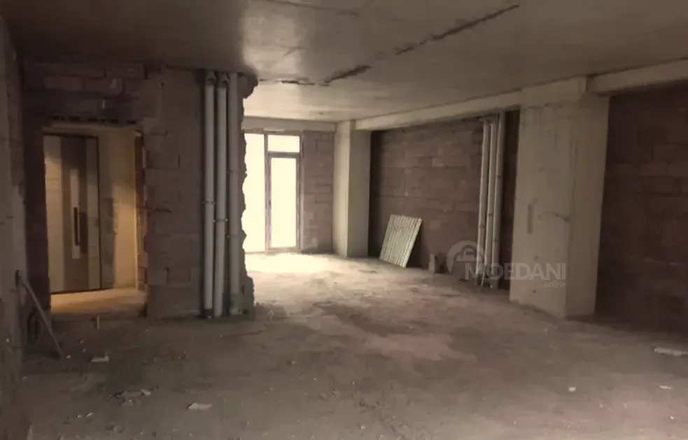 Продам 4-комн. квартиру 97м² 3/10 эт. Батуми - изображение 1