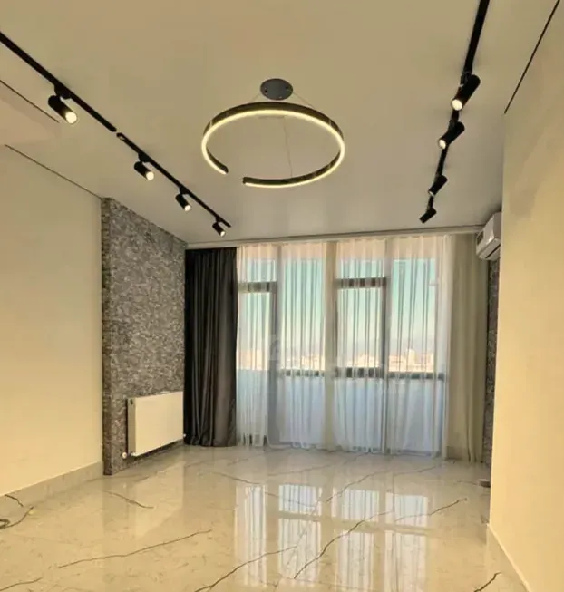 Продам 3-комн. квартиру 77м² 14/25 эт. Батуми - изображение 2