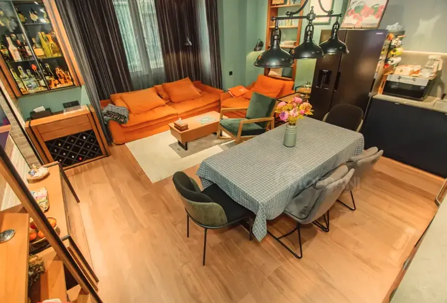 Продам 2-комн. квартиру 70м² 2/6 эт. Батуми - изображение 2